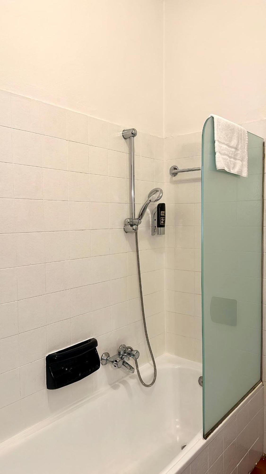 ריבה דל גארדה Albergo Varone מראה חיצוני תמונה