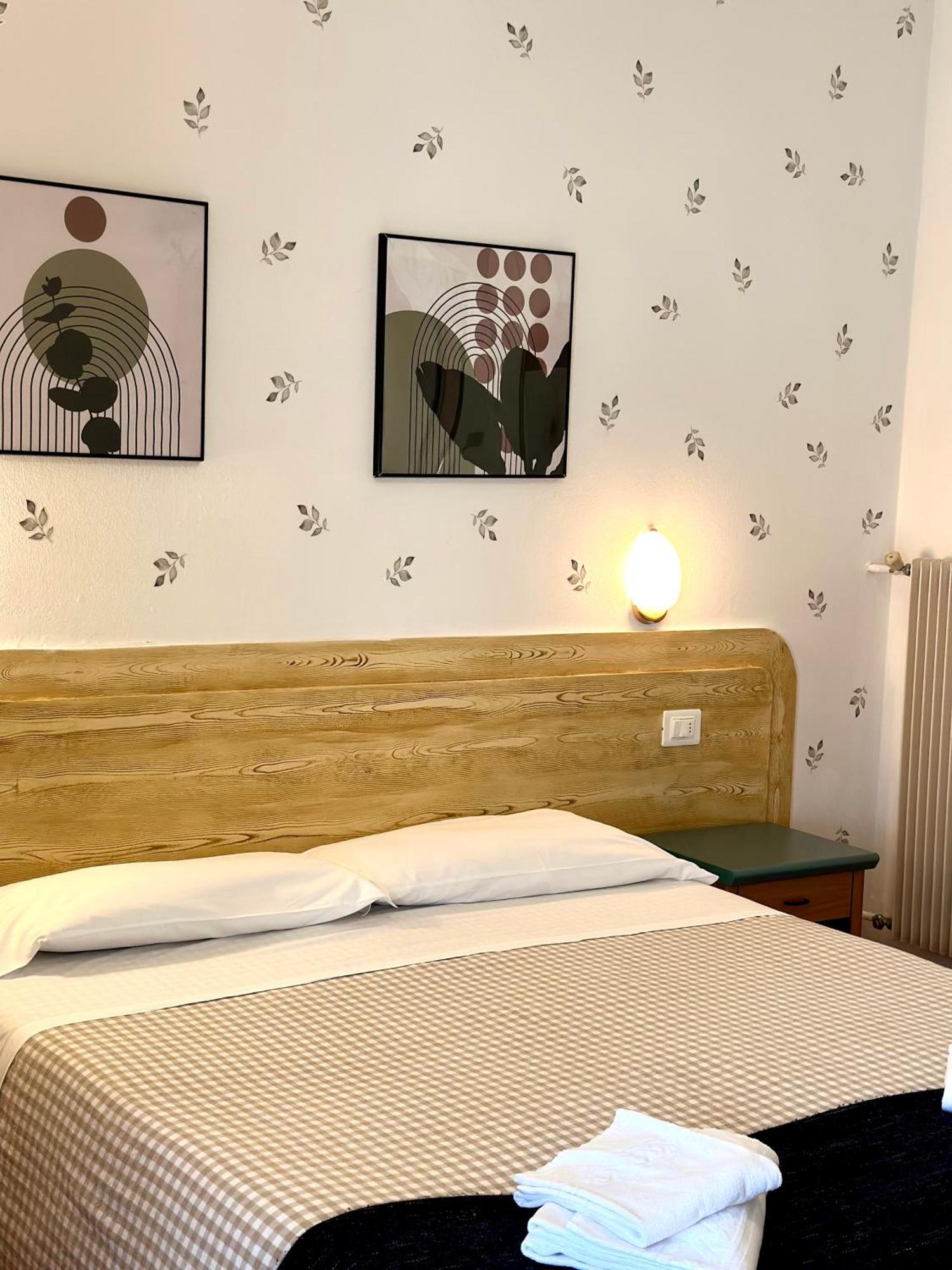 ריבה דל גארדה Albergo Varone מראה חיצוני תמונה
